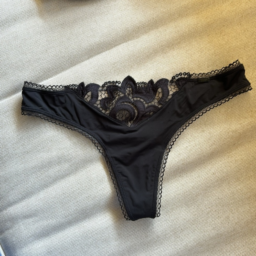 NWOT Calvin Klein Black Label Lace Lingerie Set - Picture 10 of 13